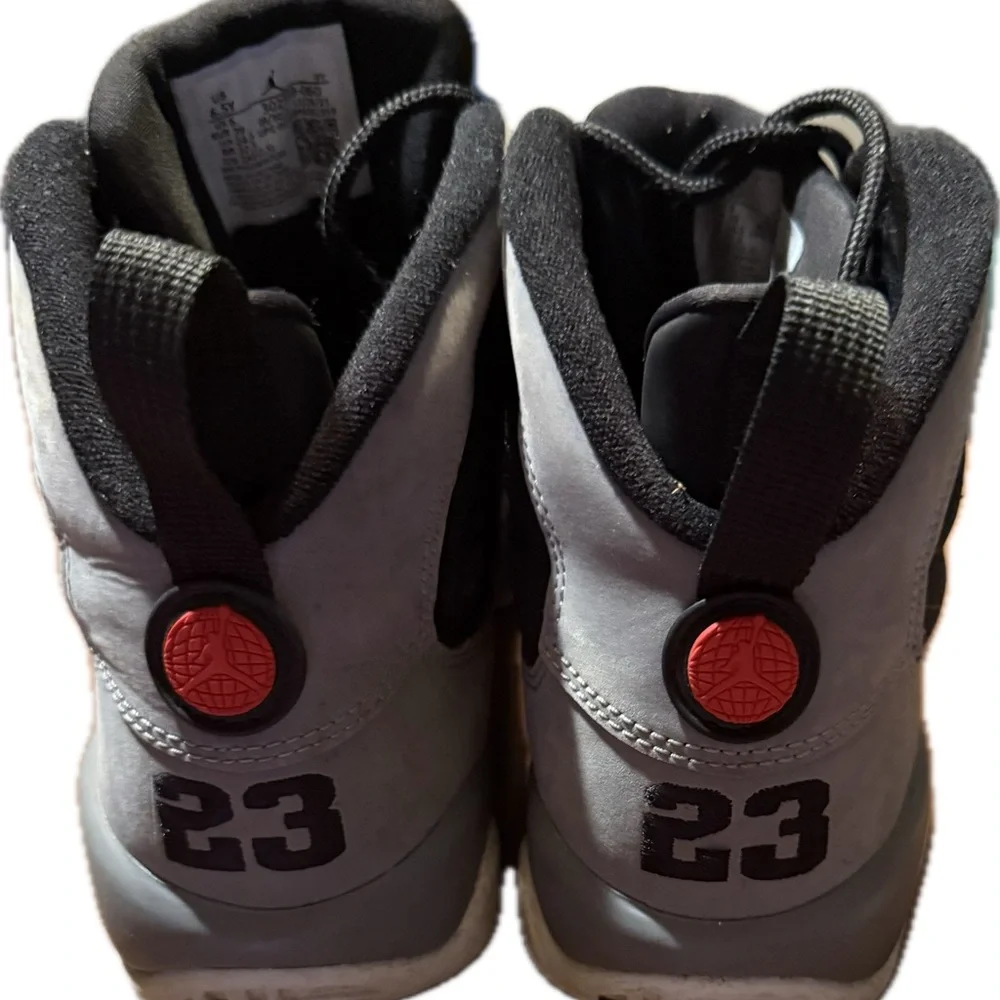 Jordan Men's Black and Gray Athletic Shoes - Picture 4 of 5